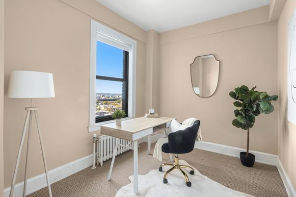 Home Office, Interior