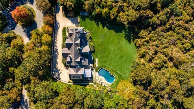 Exterior, Drone