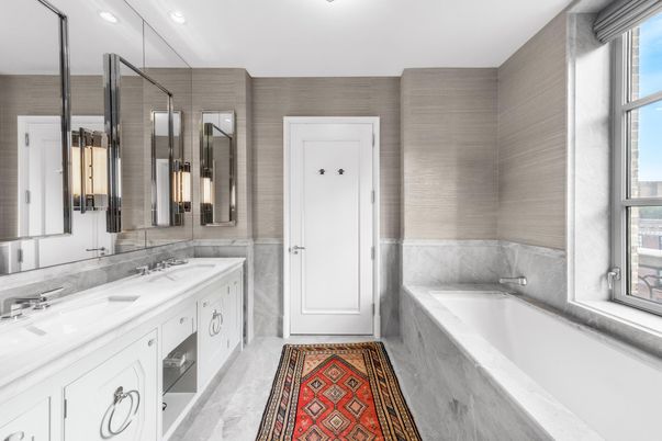 Bathroom, Dual Sink Vanities, Interior, Recessed Lighting