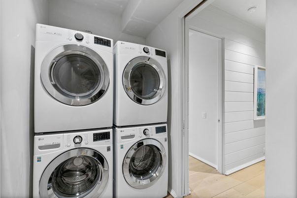 Interior, Utility Closets, Washer, Wood Texture Flooring