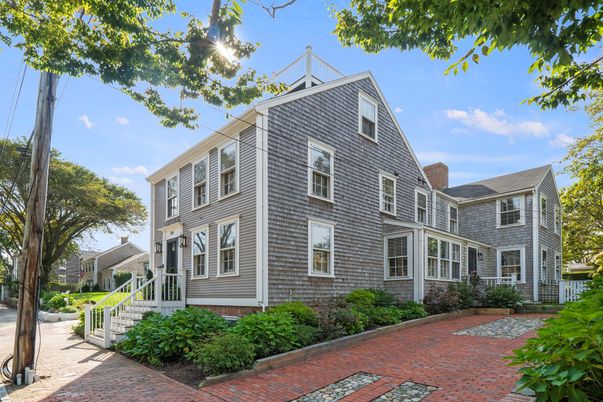 Exterior, Facade, Rowhouse