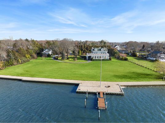 Exterior, Lake