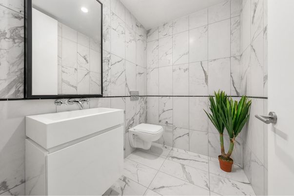 Bathroom, Interior, Marble, Marble Walls, Recessed Lighting