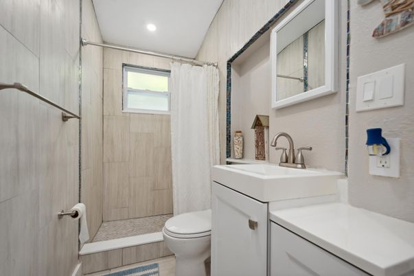 Bathroom, Interior, Recessed Lighting