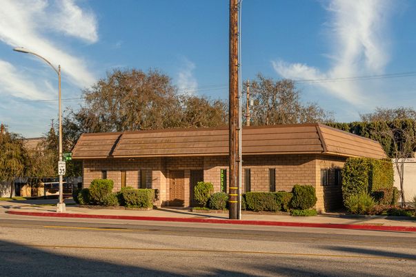 Exterior, Facade, Brick Facade, Ranch