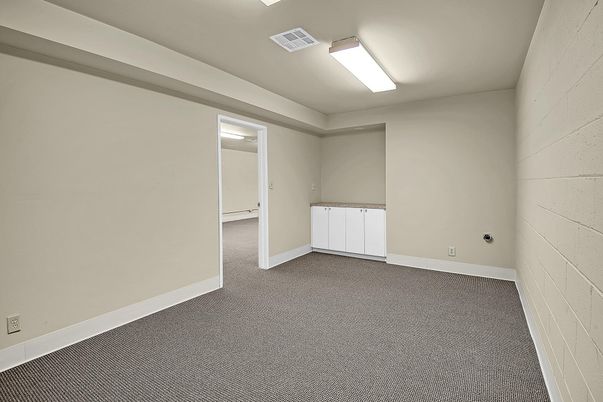 Empty room, Interior