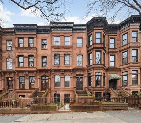 Exterior, Facade, Brownstone