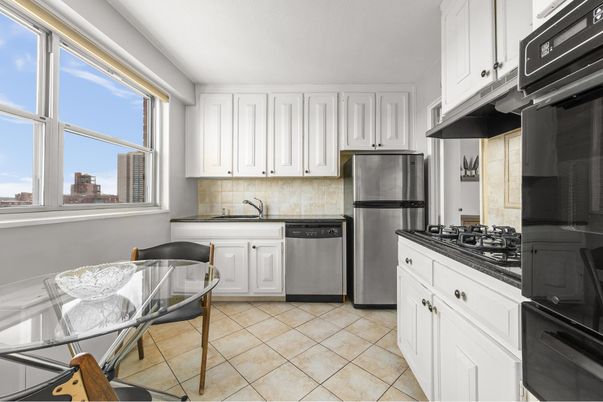Dining room, Interior, Kitchen, Stainless Steel Appliances