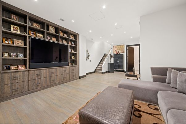 Interior, Living room, Recessed Lighting, Wood Texture Flooring