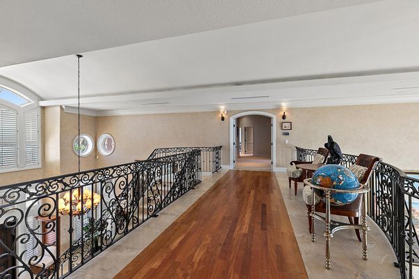 Interior, Pendant Lights, Wood Texture Flooring
