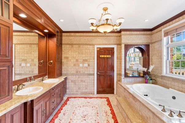 Bathroom, Dual Sink Vanities, Interior, Recessed Lighting