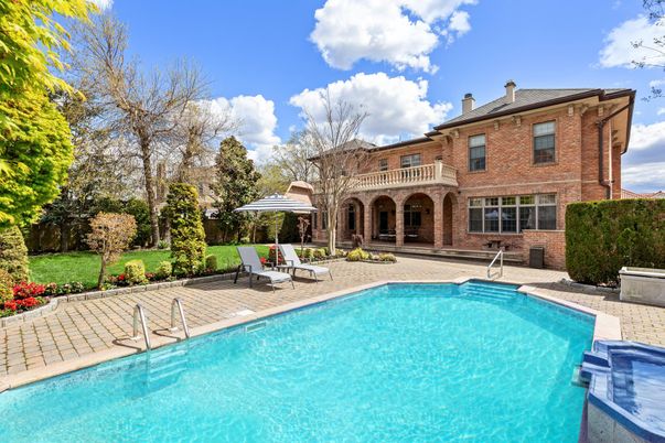 Exterior, Pool