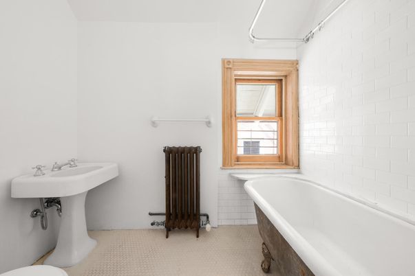 Bathroom, Free Standing Baths, Interior