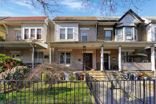 Exterior, Facade, Brick Facade, Rowhouse