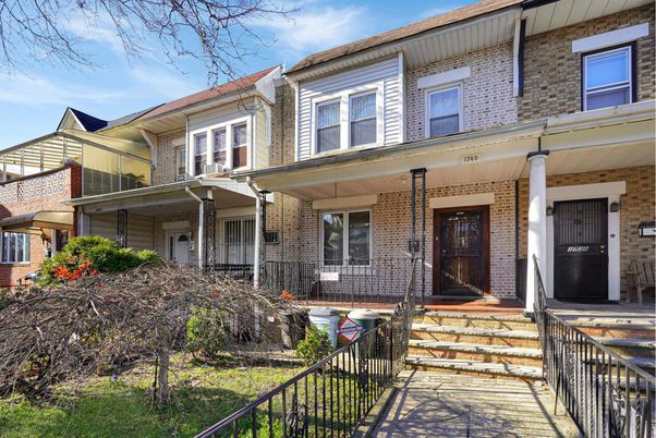 Exterior, Facade, Brick Facade, Rowhouse