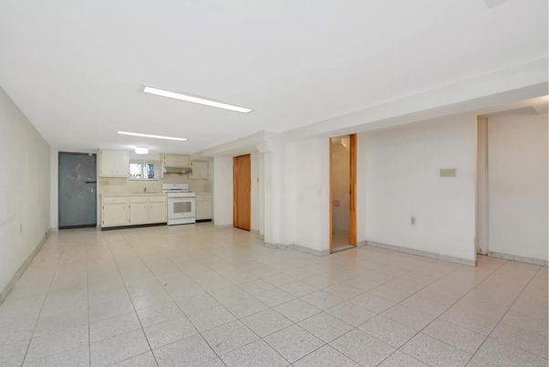Empty room, Interior, Kitchen, Recessed Lighting