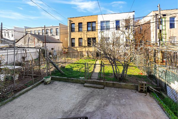 Backyard, Exterior, Facade, Rowhouse