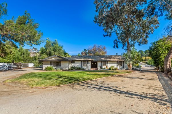 Backyard, Exterior, Facade, Ranch
