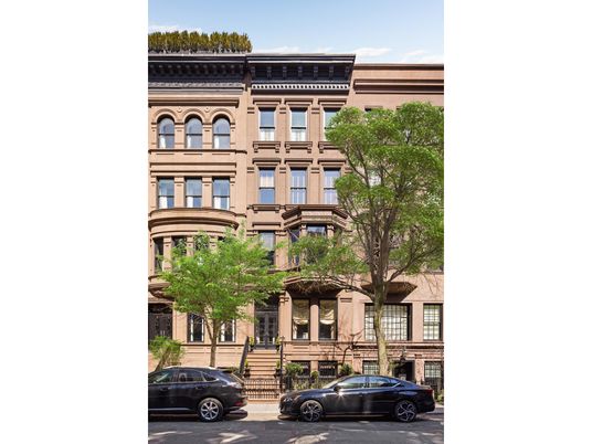 Exterior, Facade, Brownstone