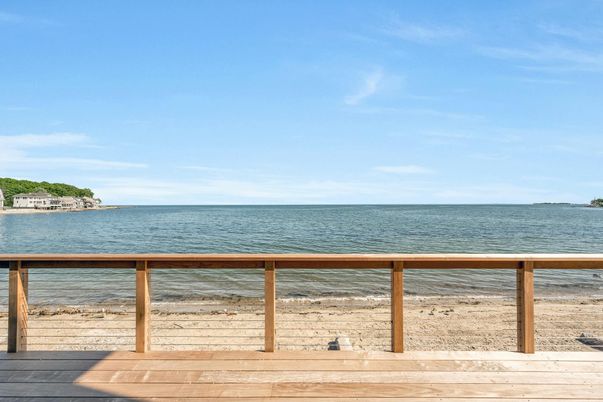 Exterior, Lake