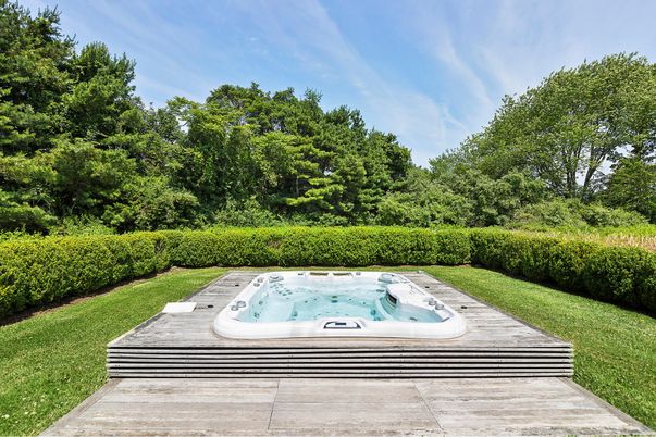 Exterior, Hot Tub