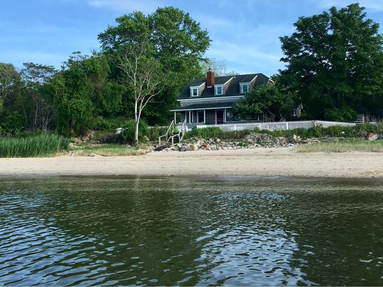 Exterior, Lake