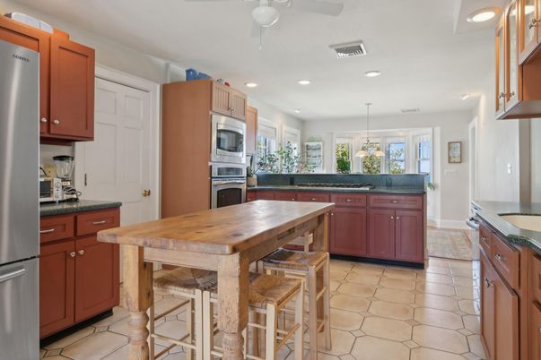 Dining room, Interior, Kitchen, Pendant Lights, Recessed Lighting, Stainless Steel Appliances