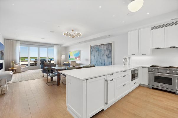 Dining room, Interior, Kitchen, Living room, Pendant Lights, Recessed Lighting, Stainless Steel Appliances, Wood Texture Flooring