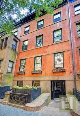 Exterior, Facade, Brick Facade, Rowhouse
