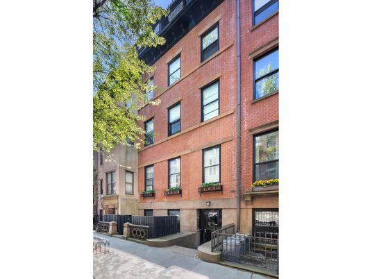 Exterior, Facade, Brick Facade, Rowhouse