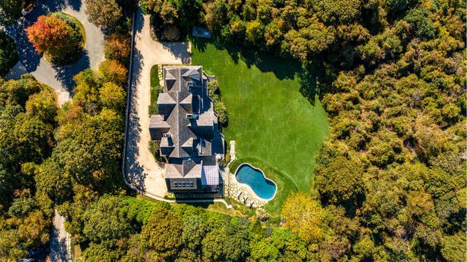 Exterior, Drone