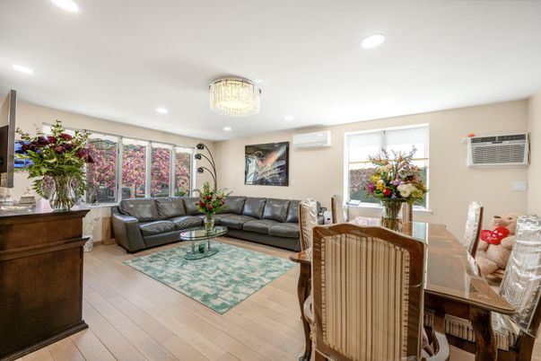 Chandelier, Dining room, Interior, Living room, Recessed Lighting, Wood Texture Flooring