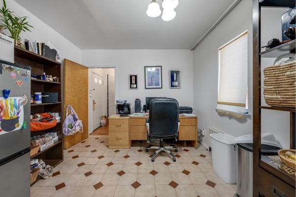 Home Office, Interior