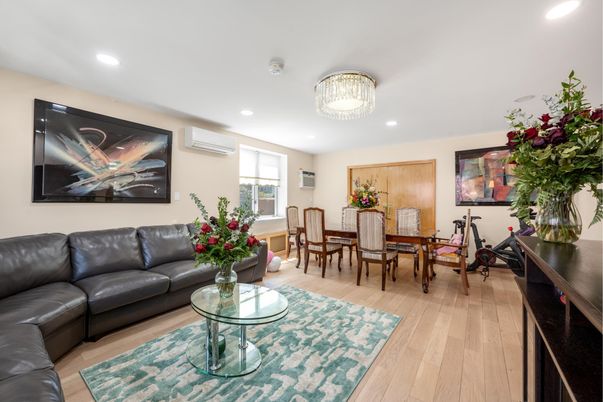 Chandelier, Dining room, Interior, Living room, Recessed Lighting, Wood Texture Flooring