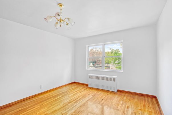 Chandelier, Empty room, Interior, Wood Texture Flooring