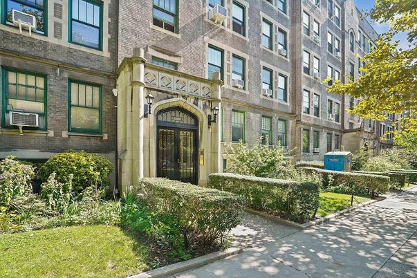 Exterior, Facade, Brick Facade, Rowhouse