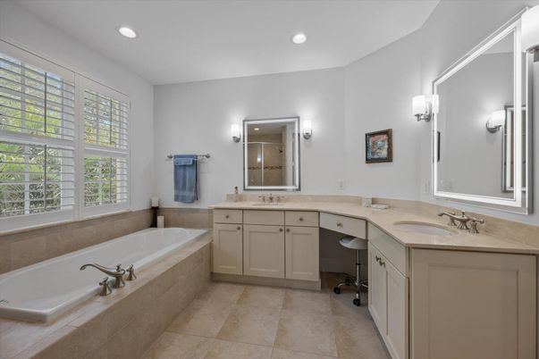Bathroom, Dual Sink Vanities, Interior, Recessed Lighting