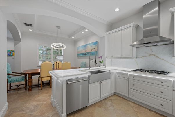 Dining room, Interior, Kitchen, Pendant Lights, Recessed Lighting, Stainless Steel Appliances