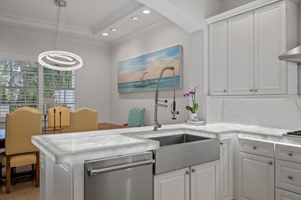 Dining room, Interior, Kitchen, Pendant Lights, Recessed Lighting, Stainless Steel Appliances