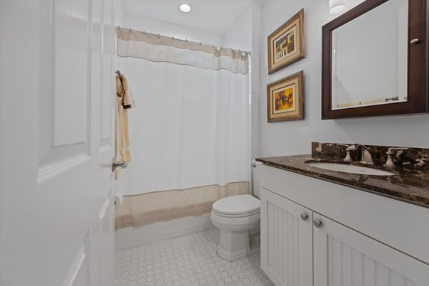 Bathroom, Interior, Recessed Lighting