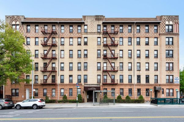 Exterior, Facade, Chicago School