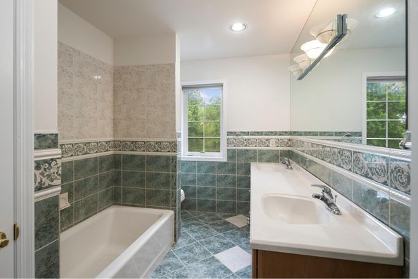 Bathroom, Interior, Recessed Lighting
