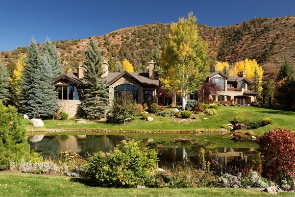 Exterior, Lake
