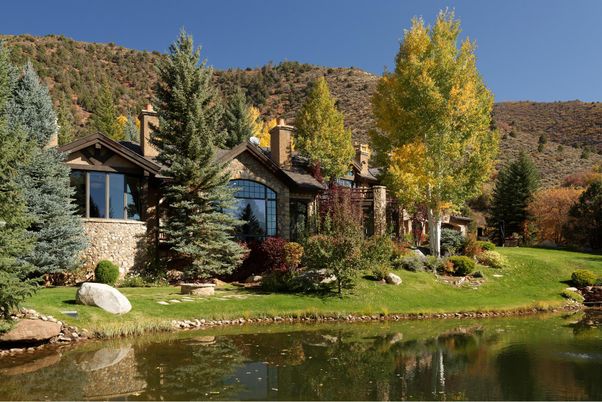 Exterior, Lake