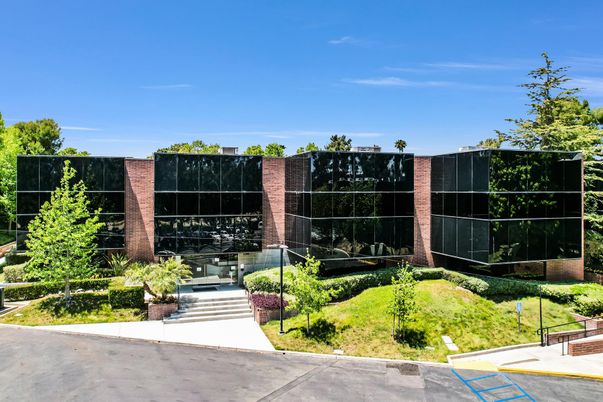 Exterior, Facade, Modern