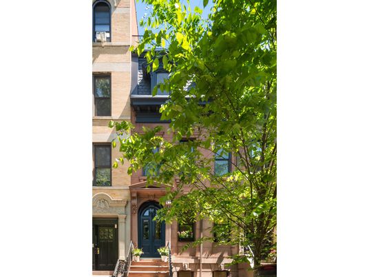 Exterior, Facade, Brownstone