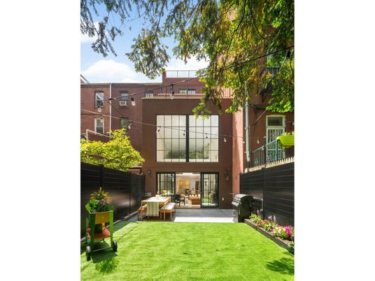 Backyard, Exterior, Facade, Modern