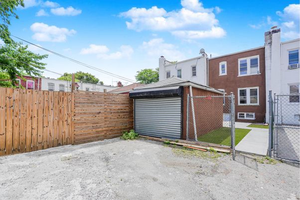 Detached Garage, Exterior