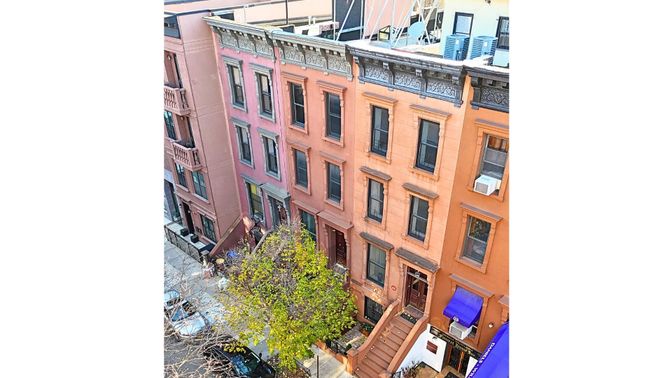 Exterior, Facade, Brownstone