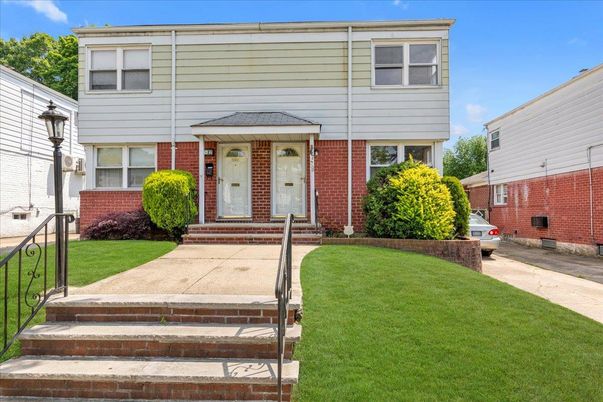 Exterior, Facade, Brick Facade, Raised Ranch